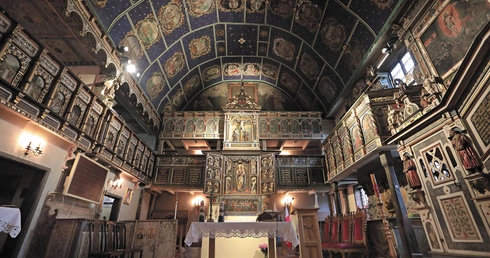 Biblia na ścianach. Kościół w Klępsku z bliska