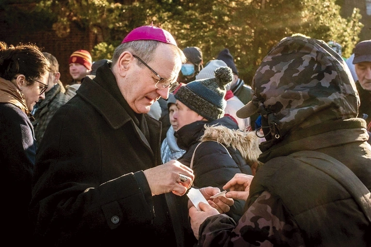 	Wieczerze gromadzące najuboższych z całego Trójmiasta rozpoczynają się od składania życzeń.