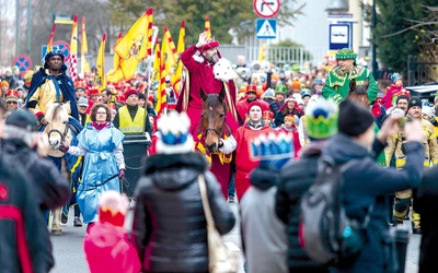 	6 stycznia ulicami Katowic przechodzi barwny korowód.