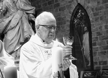 	Eucharystia podczas pielgrzymki katechetów w sanktuarium Matki Bożej Pokornej w Rudach w czerwcu 2024 roku.