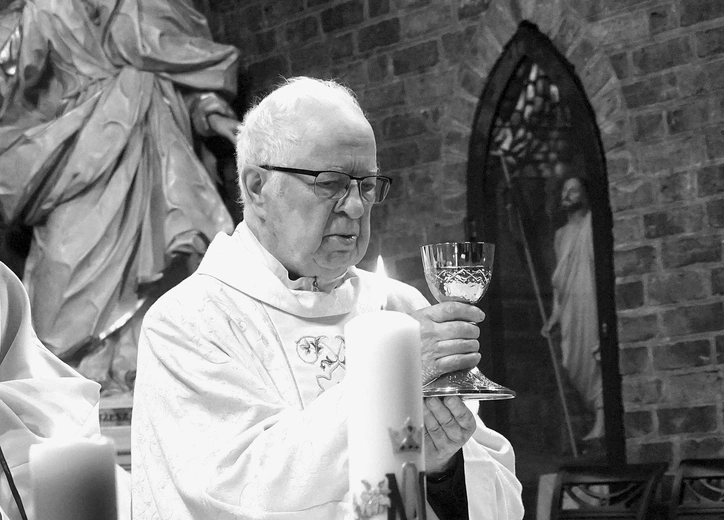 	Eucharystia podczas pielgrzymki katechetów w sanktuarium Matki Bożej Pokornej w Rudach w czerwcu 2024 roku.