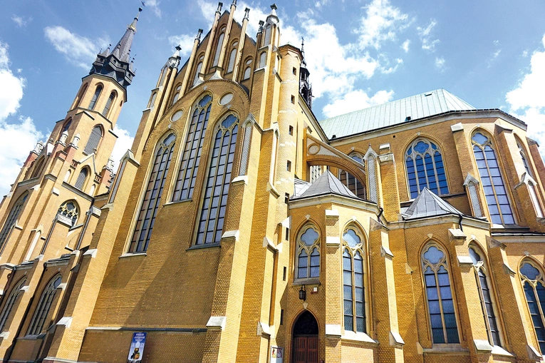 	Wśród świątyń z przywilejem odpustu jest radomska katedra.