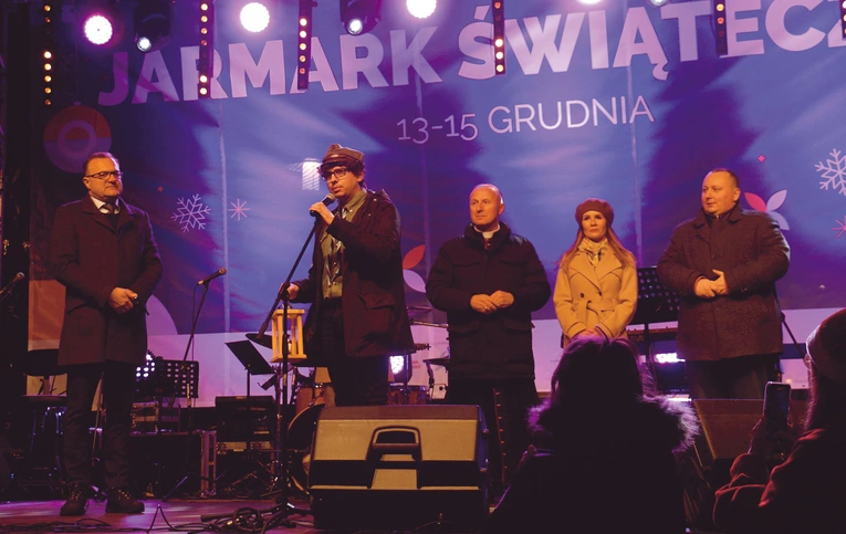 	Betlejemskie Światło Pokoju przekazał komendant hufca ZHP Radom Andrzej Przybylski.