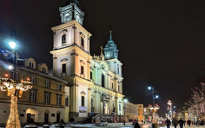 Gdy pierwsi misjonarze przybyli do Polski, zamieszkali przy kościele Świętego Krzyża, wtedy na przedmieściach Warszawy. Dziś to centrum miasta.