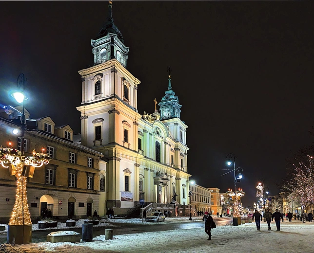 Gdy pierwsi misjonarze przybyli do Polski, zamieszkali przy kościele Świętego Krzyża, wtedy na przedmieściach Warszawy. Dziś to centrum miasta.