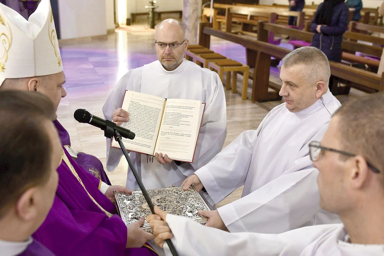 Do diakonatu stałego w naszej diecezji przygotowuje się pięciu kandydatów. Jeden jest na trzecim, a czterech na drugim roku formacji.