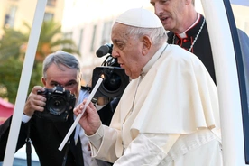 Franciszek zachęca do wdzięczności wobec Boga i przodków za dar życia 