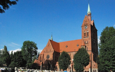 Słowo zastygłe w szkle. Z modlitwą w wireckim kościele
