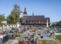 Szlakiem drewnianych kościołów. Z wizytą w Miedźnej 