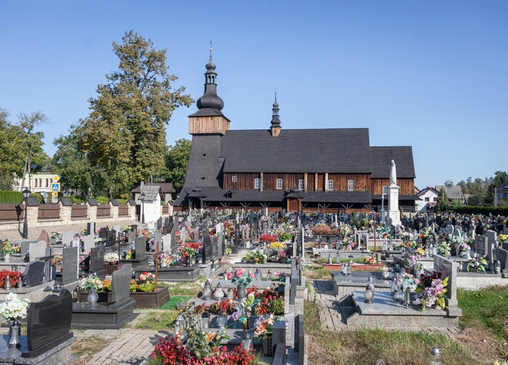 Szlakiem drewnianych kościołów. Z wizytą w Miedźnej 