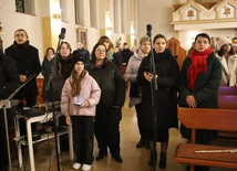 Wieczór miał też pokazać, że wspólnota pielgrzymki jest otwarta na nowych pątników, niezależnie od ich wieku i miejsca zamieszkania.