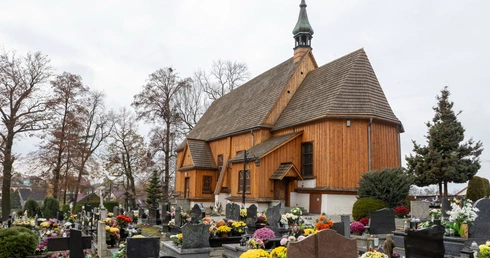 Szlakiem drewnianych kościołów. W Łące, u św. Mikołaja