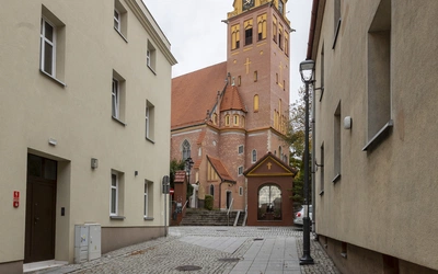 Ze swoimi zmartwieniami do wodzisławskiego Jezusa Frasobliwego. W kościele Wniebowzięcia NMP