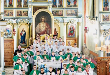 Jesteśmy u ministrantów  z Florynki w diecezji tarnowskiej. W dwóch kościołach przy ołtarzu służy ponad 90 chłopców