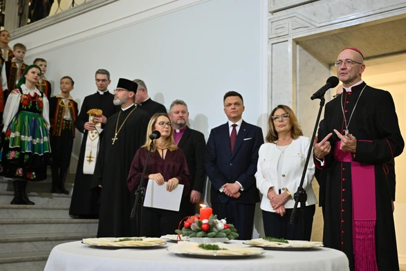 Abp Galbas w kaplicy sejmowej: Kościół powinien z pasją angażować się w politykę