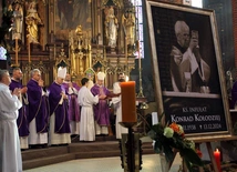 Msza pogrzebowa ks. inf. Konrada Kołodzieja 