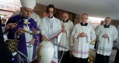 Ks. inf. Konrad Kołodziej spoczął w krypcie katedry 