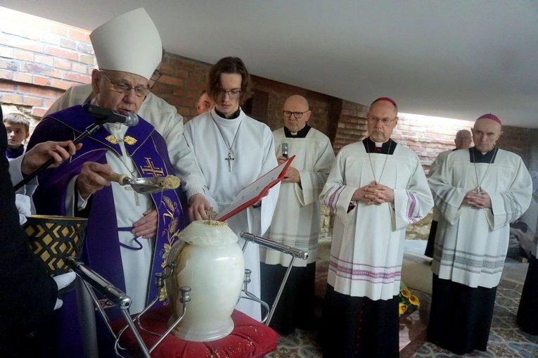 Pogrzeb ks. infułata Konrada Kołodzieja