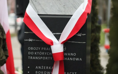 Ciechanów. Upamiętnienie ofiar obozu NKWD
