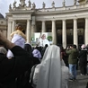 Papież: błogosławmy mamy i wysławiajmy Boga za cud życia