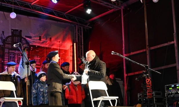 Ruda Śląska. Przekazanie Betlejemskiego Światła Pokoju