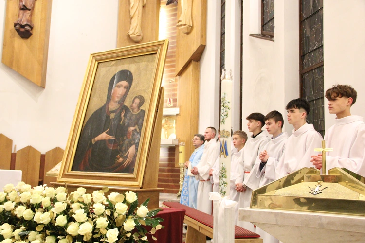 Łososina Dolna. Uroczyste wprowadzenie obrazu Matki Bożej Pocieszenia