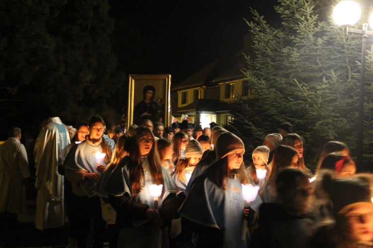 Łososina Dolna. Uroczyste wprowadzenie obrazu Matki Bożej Pocieszenia