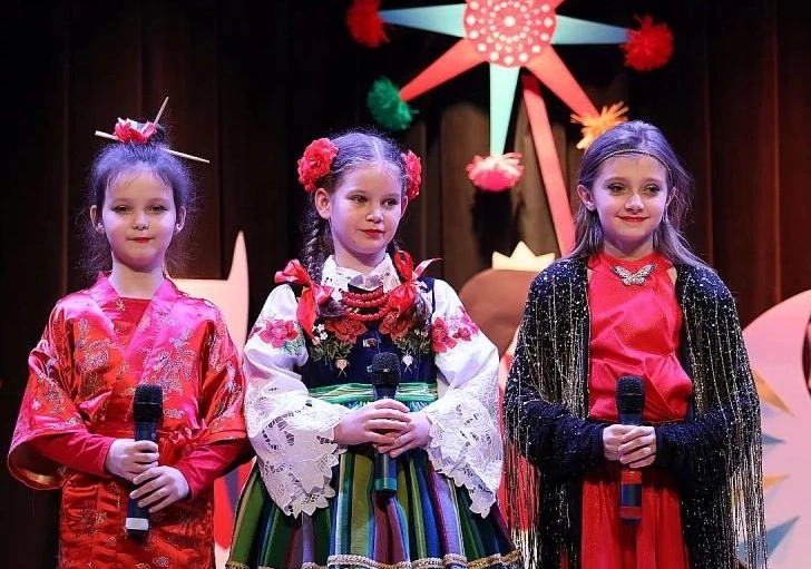 Do udziału w festiwalu zaproszeni są soliści, zespoły i chóry. 