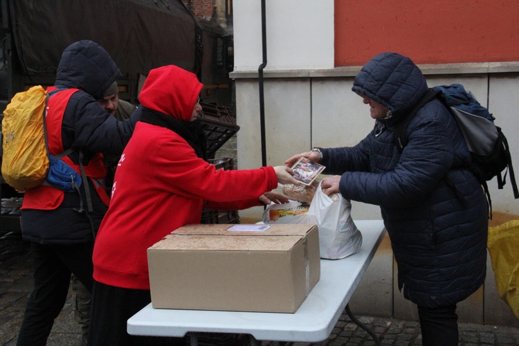 Tysiąc paczek na święta dla osób w kryzysie bezdomności 