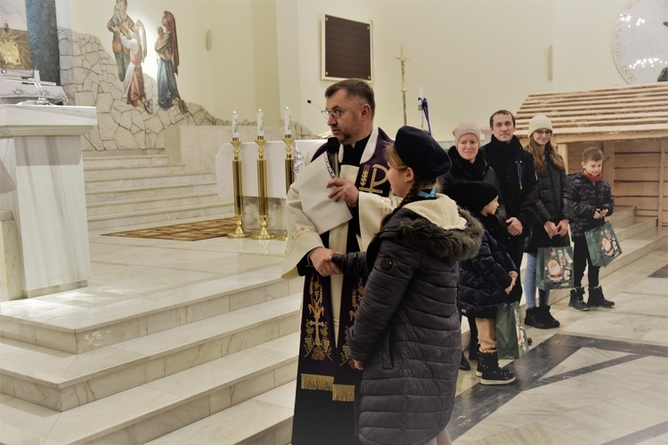 Głównym celem Parafialnego Konkursu Sopek Bożonarodzeniowych jest aktywizacja rodzin i dzieci poprzez wspólne tworzenie szopek, pokazujące rodzinne talenty i łączność z tajemnicą Bożego Narodzenia.