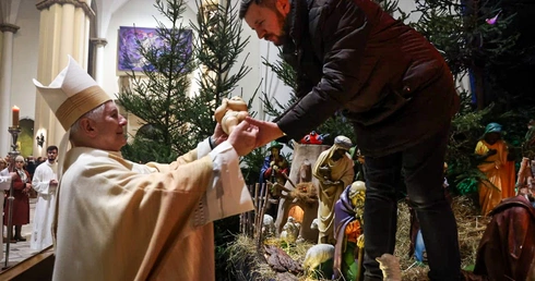 - Ucichnijmy. Odnajdźmy ten ład, który pomoże nam żyć jak wiernym wyznawcom Słowa, które stało się Ciałem - zachęcał bp. Marek.