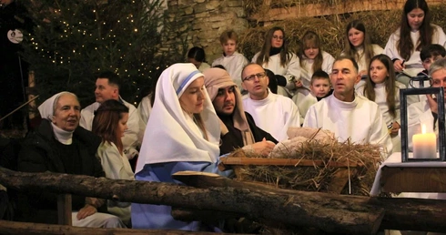 Pasterka w stodole Barki