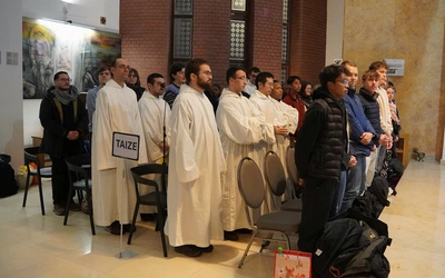 Goście z Taizé na wigilijnej wieczerzy i Pasterce we Wrocławiu