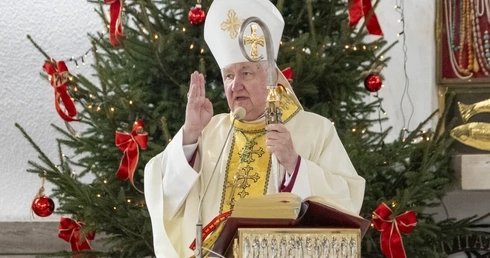 Bp Kamiński na Pasterce: Miejmy szacunek do siebie