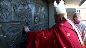 Papież otworzył Drzwi Święte w więzieniu. To pierwsze takie wydarzenie w historii