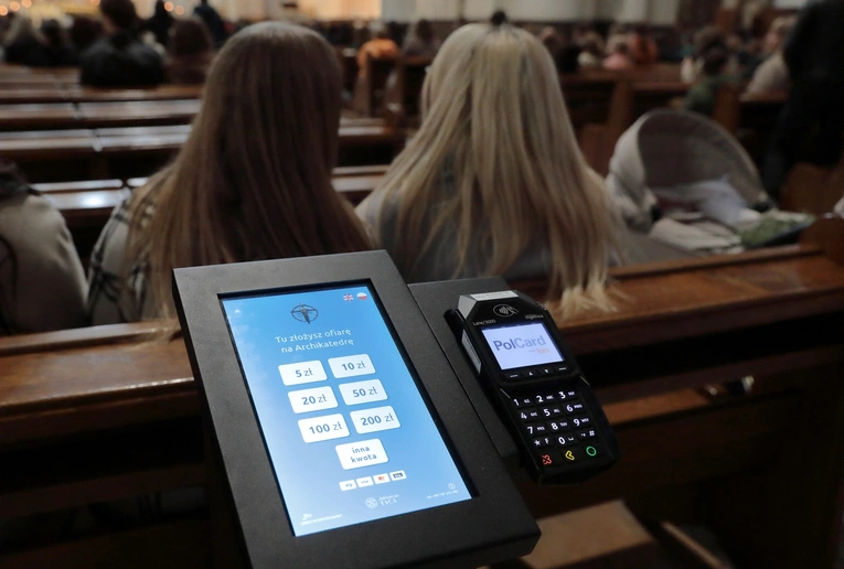 W kościołach coraz popularniejsze są ofiaromaty