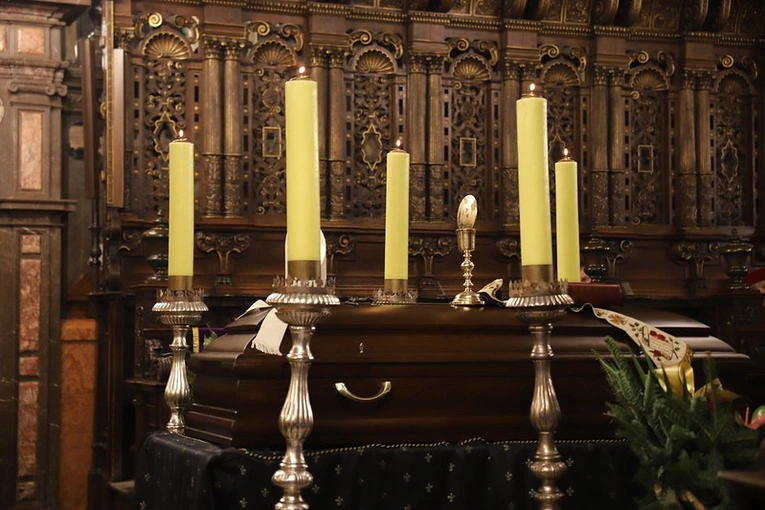 Msza św. żałobna przy trumnie ks. prof. Adama Kubisia