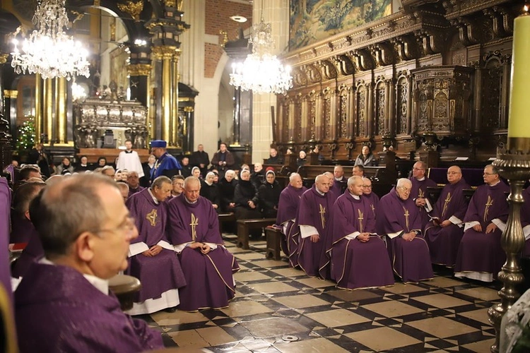 Msza św. żałobna przy trumnie ks. prof. Adama Kubisia