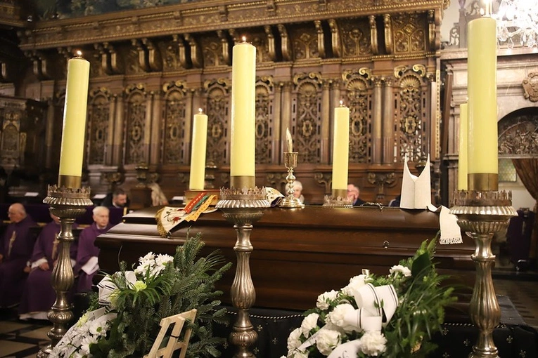 Msza św. żałobna przy trumnie ks. prof. Adama Kubisia
