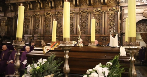 Msza św. żałobna przy trumnie ks. prof. Adama Kubisia