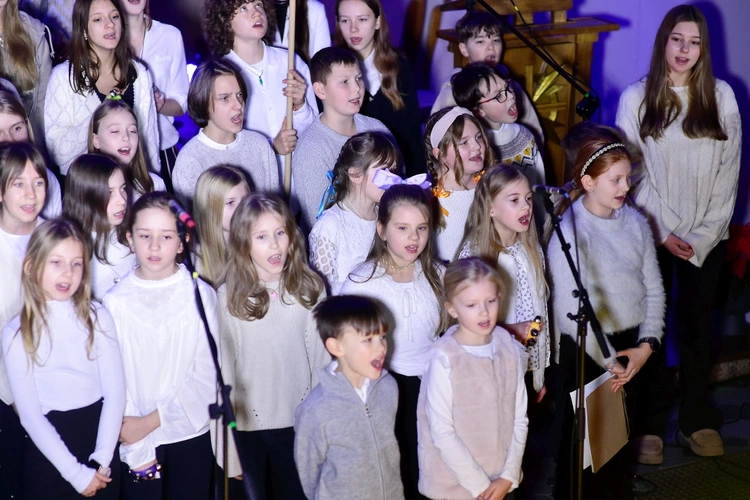 Mrągowo. Koncert kolęd scholi Gang Jezusa