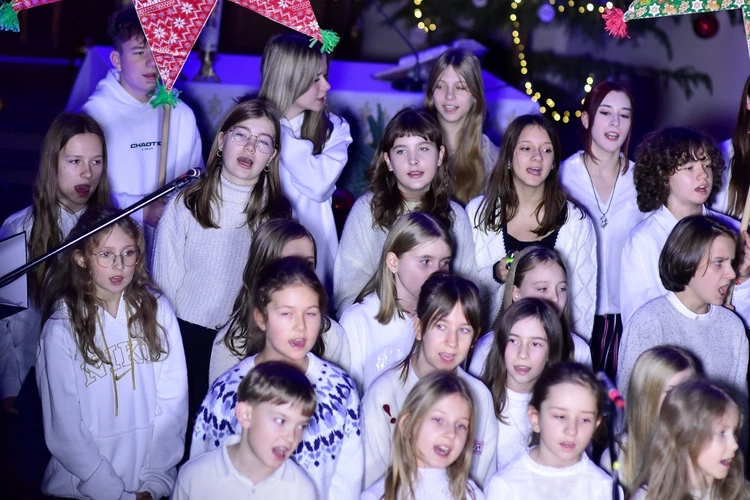 Mrągowo. Koncert kolęd scholi Gang Jezusa