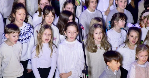 Mrągowo. Koncert kolęd scholi Gang Jezusa