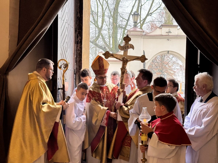 Biskup Ordynariusz w niedzielą Świętej Rodziny, zainaugurował Rok Święty.