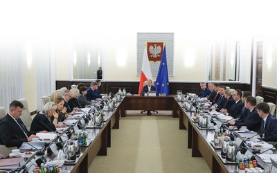 W rządzie Donalda Tuska nie ma ani jednego ministra, którego po roku pełnienia funkcji można by pochwalić.