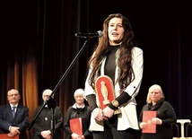 	W imieniu laureatki 2024 r. Jolanty Zapały, wyróżnienie odebrała jej siostrzenica Ewa Urbańczyk.
