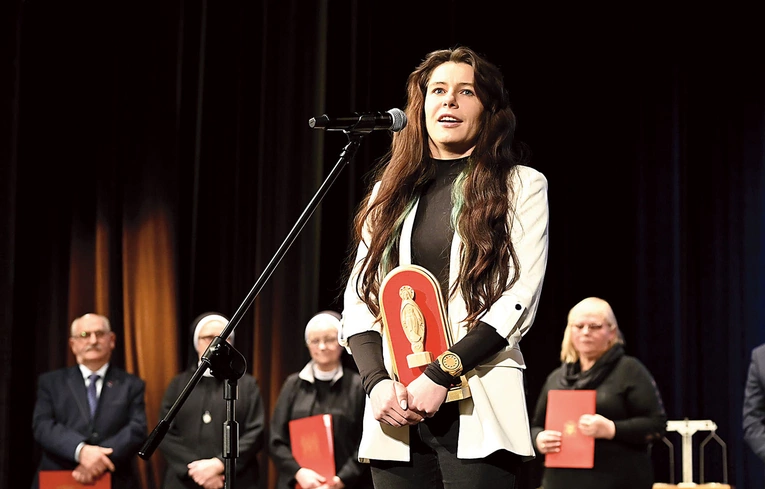 	W imieniu laureatki 2024 r. Jolanty Zapały, wyróżnienie odebrała jej siostrzenica Ewa Urbańczyk.