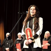 	W imieniu laureatki 2024 r. Jolanty Zapały, wyróżnienie odebrała jej siostrzenica Ewa Urbańczyk.