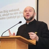 	Ks. Gąsiorowski wyjaśniał znaczenie biblijnych tekstów.