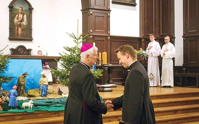 	Bp Marek Szkudło wręczył dekrety po uroczystych nieszporach.